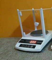 Precision Weighing Scale upto 1500 gm