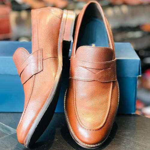Varun Exports - Manufacturers of Leather Shoes in Noida, Uttar Pradesh,