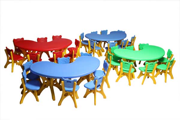 School Super Front Round Table and Chairs