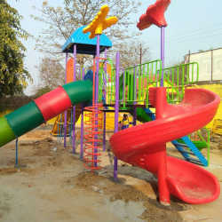 Single Platform Multiple Kids Slides Play Station