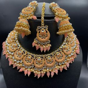 Kundan Jewellery Set with Matt Gold Finish in Delhi