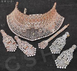 AD Set with Earrings & Maang Tikka