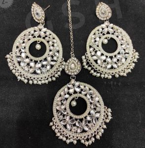 AD Earrings & Maang Tikka