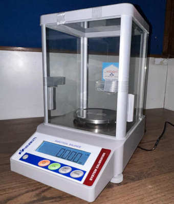 Precision Analytical Weighing Scale Balance upto 6100 gm in Ahmedabad